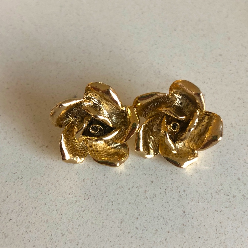Oscar de la Renta Flower Stud Earrings